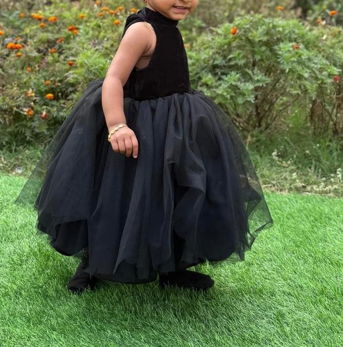 Black sleeveless tulle gown with voluminous tutu skirt for girls