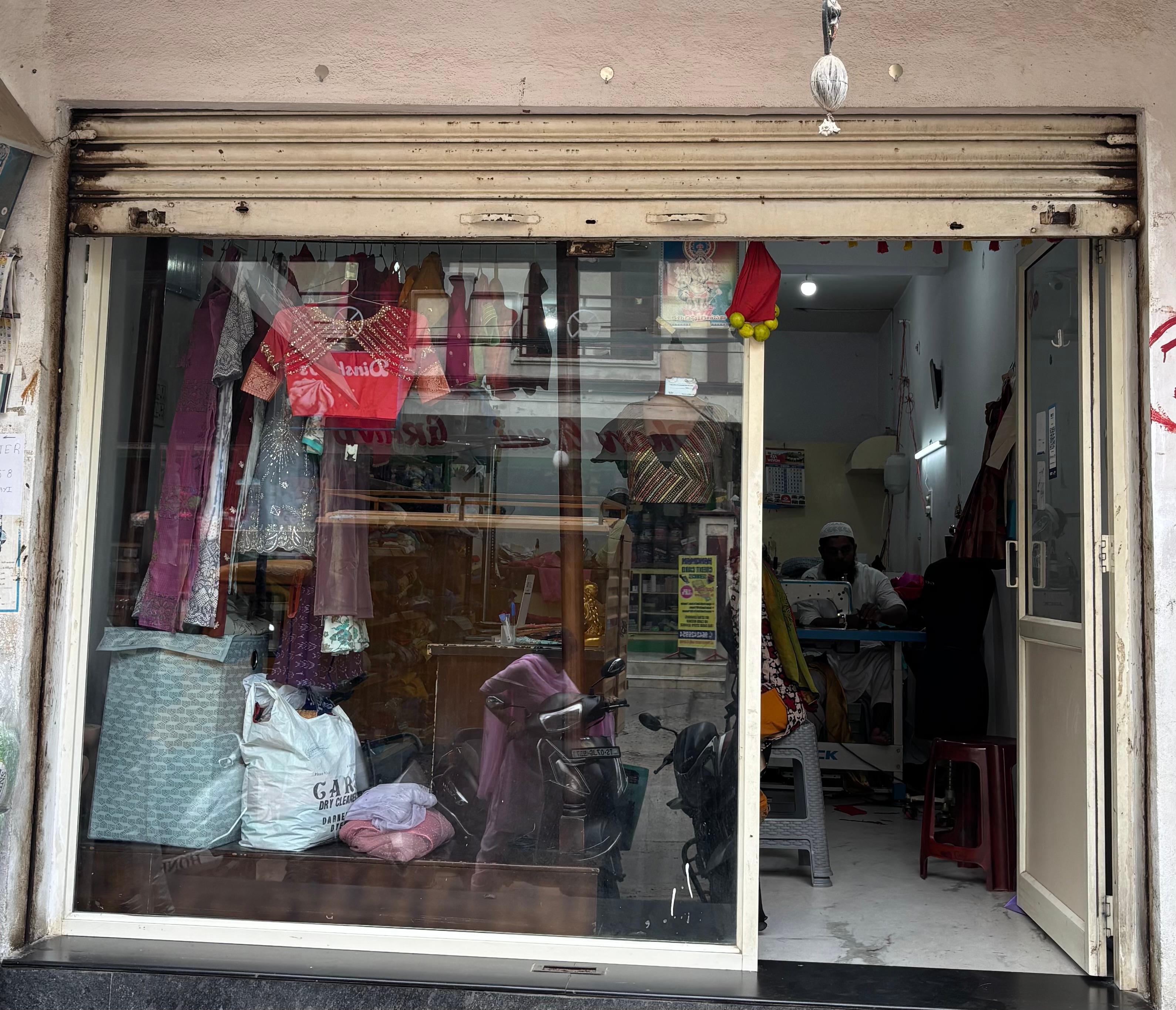 Fashion Threads Boutique Logo